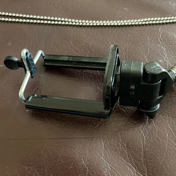 Selfie Stick w/3.5mm design, shutter control, photo buttons, & extends to 40”. - Picture 4 of 10